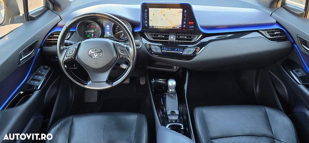 Toyota C-HR Hybrid Style Selection - 6