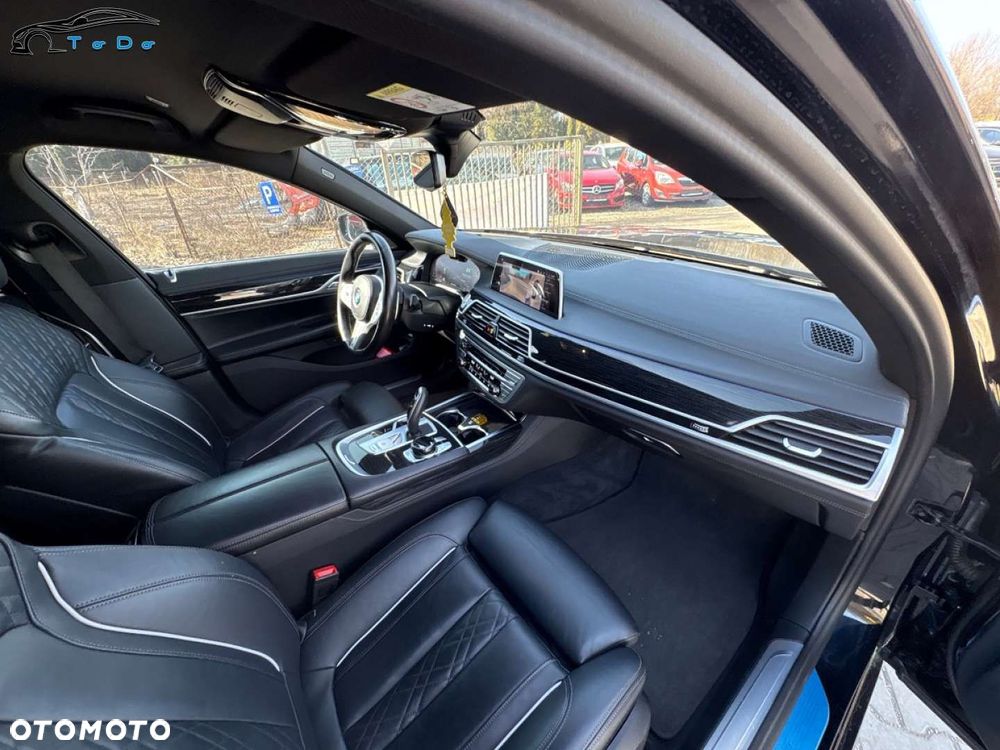 BMW Seria 7 750i xDrive sport - 38
