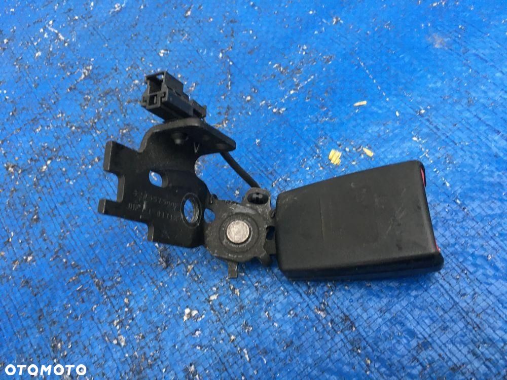 Mercedes W213 Zapinka Pasa Tył Lewa Tylna Pojedyncza A2138600569 - 2
