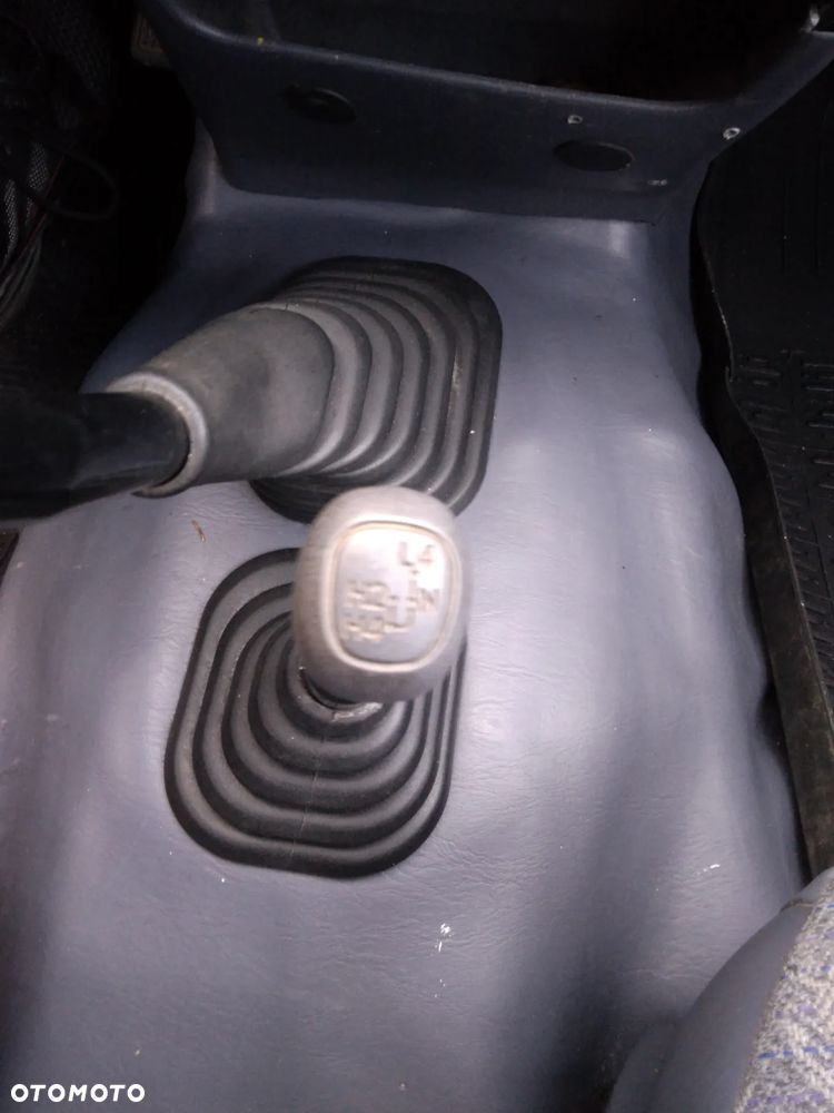 Toyota Hilux 2.5 D-4D DLX - 13