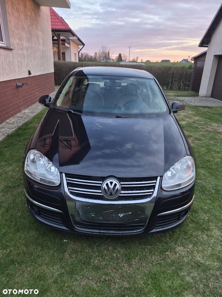 Volkswagen Jetta 2.0 TDI Comfortline DSG - 5