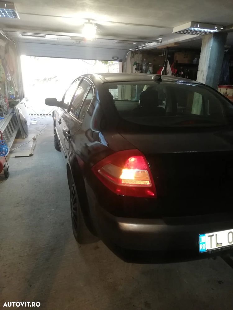 Renault Megane II Sedan 1.4 Pack Authentique - 4
