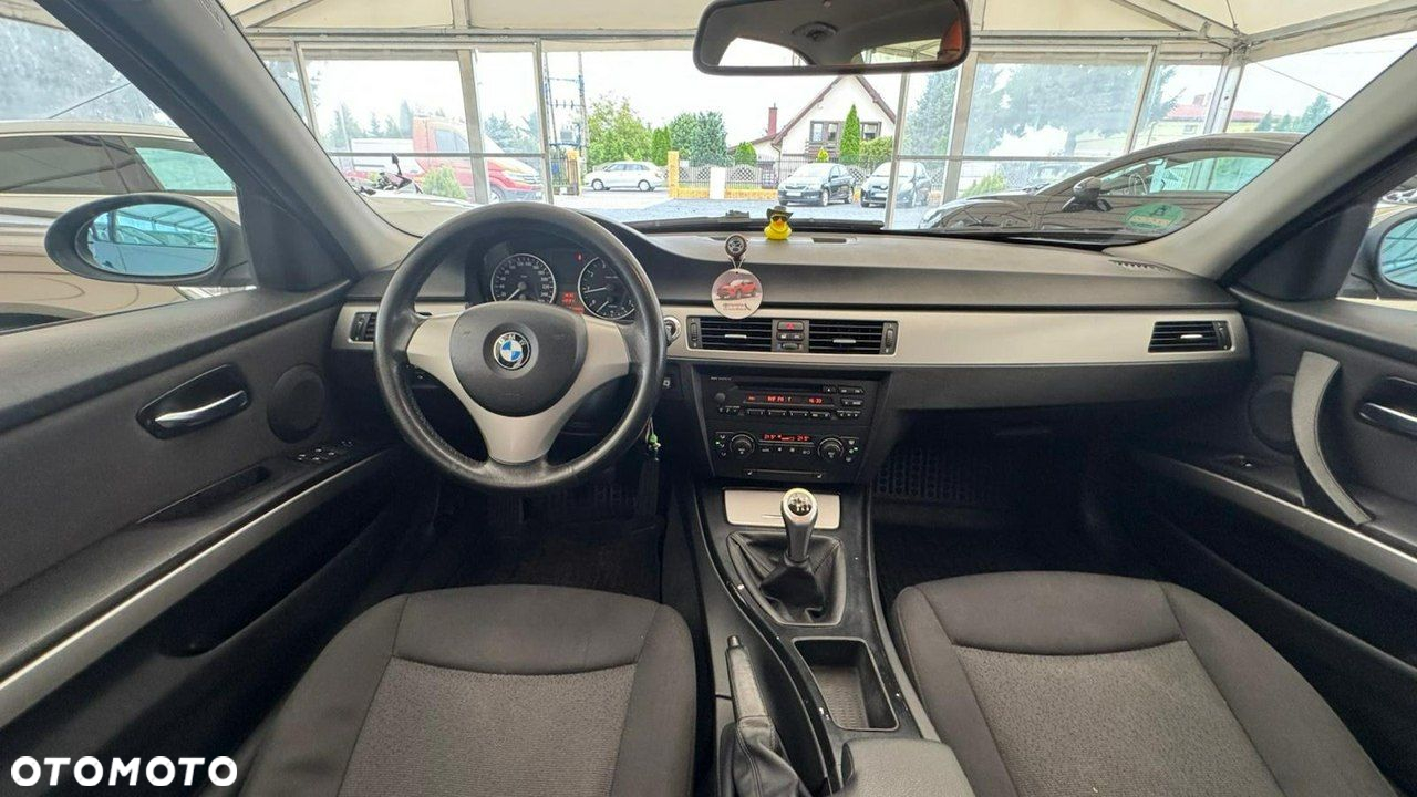BMW Seria 3 320i - 32