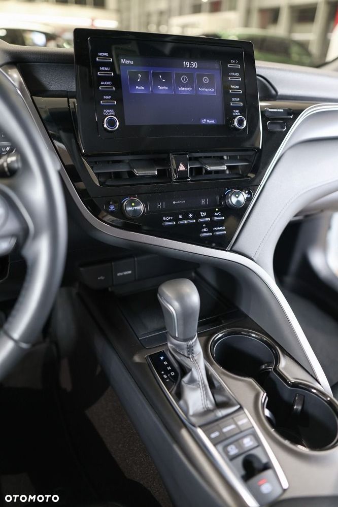 Toyota Camry - 17