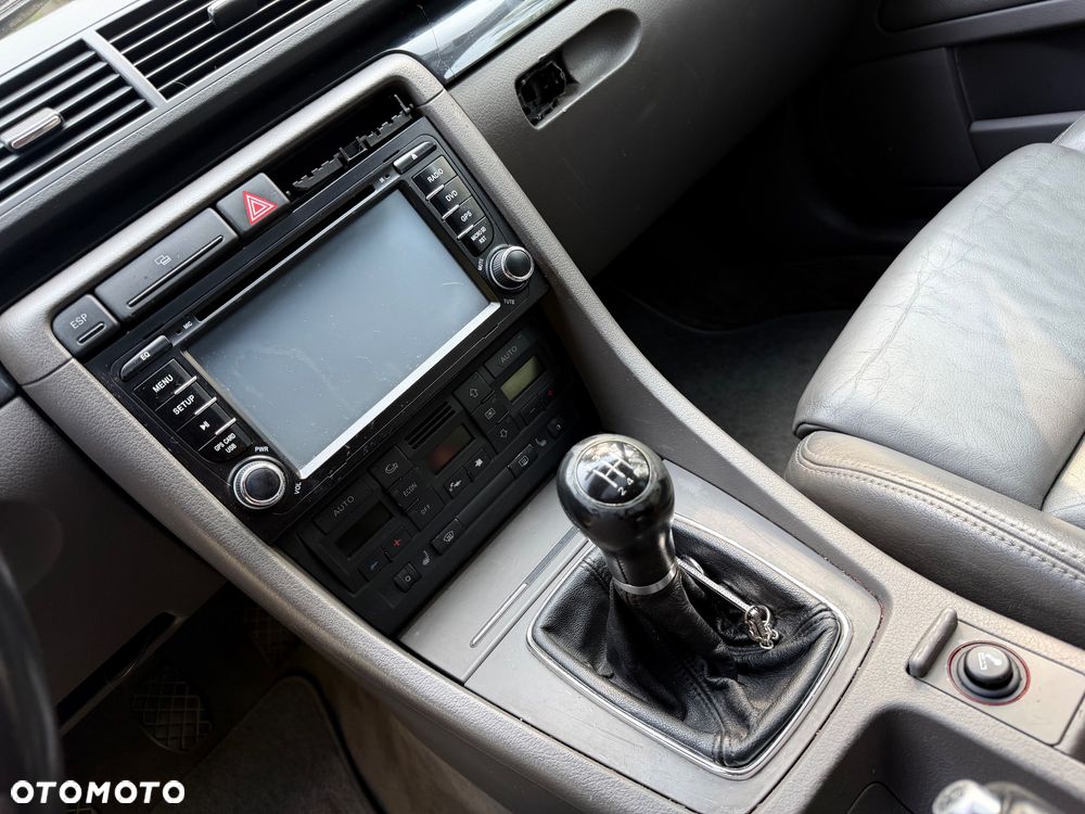 Audi A4 Limousine 2.4 - 12