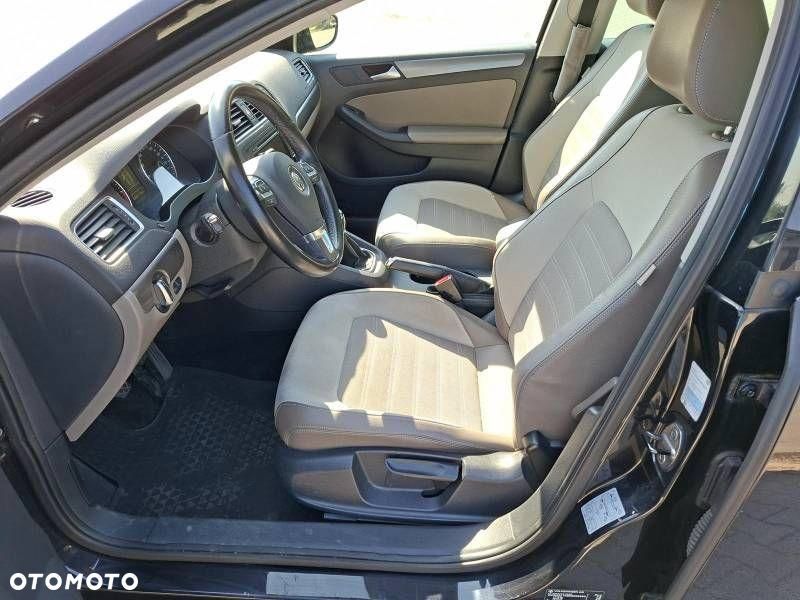 Volkswagen Jetta 1.6 TDI Highline - 4