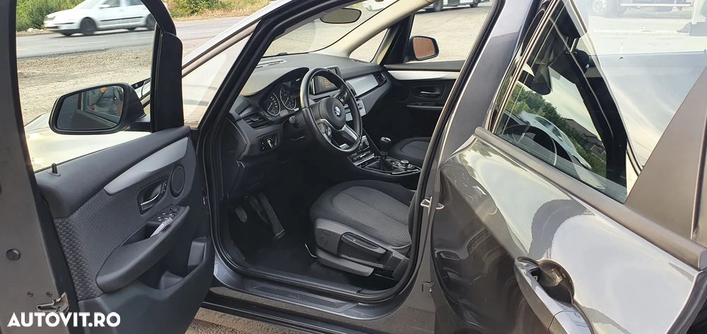 BMW Seria 2 216d Sport Line - 10