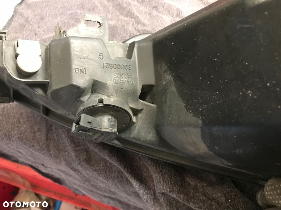 Reflektor peugeot lewy 206  89000521 - 2