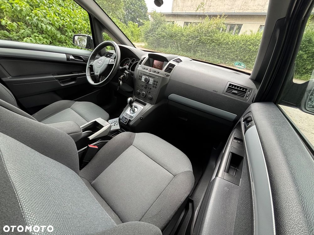 Opel Zafira 1.8 Easytronic Family Plus - 28