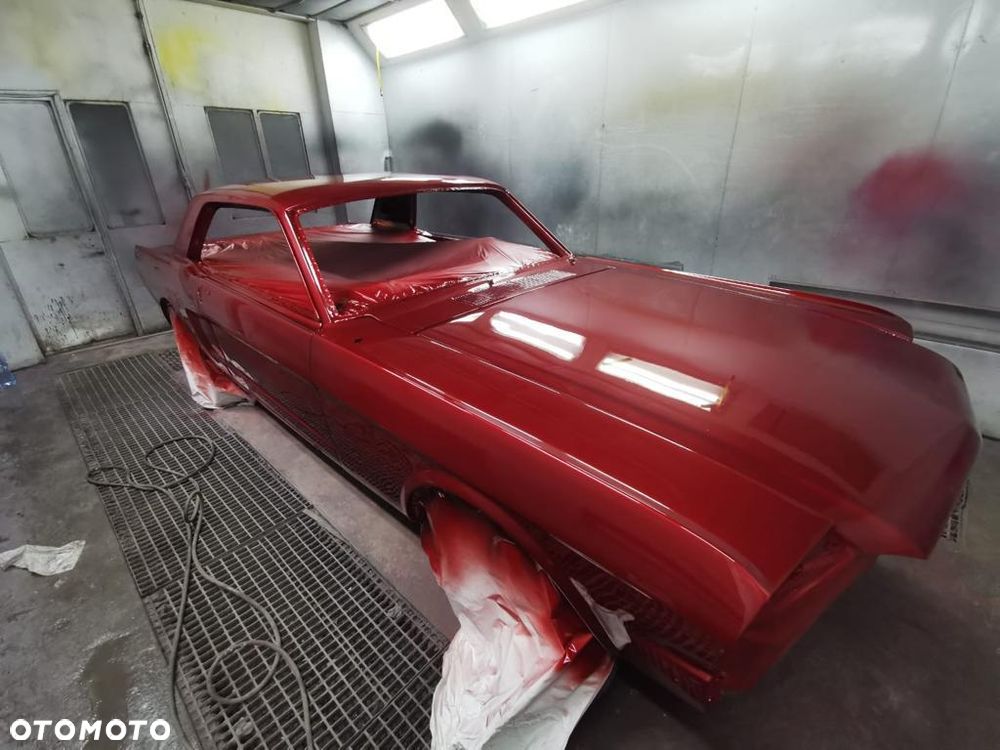 Ford Mustang - 34