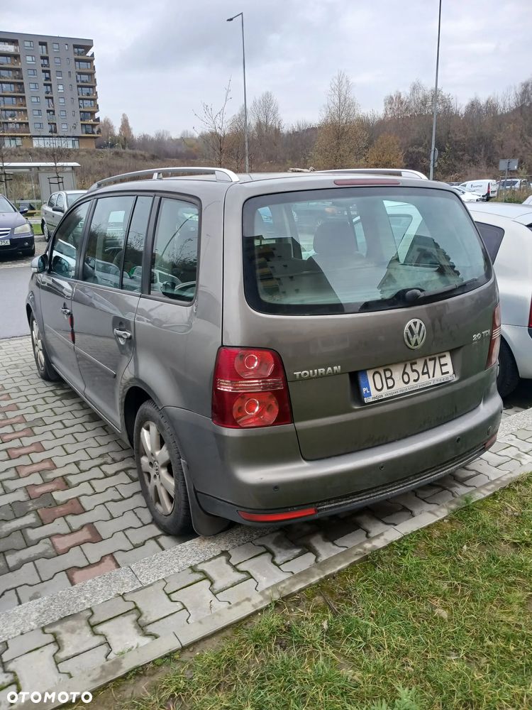Volkswagen Touran 2.0 TDI Highline - 2