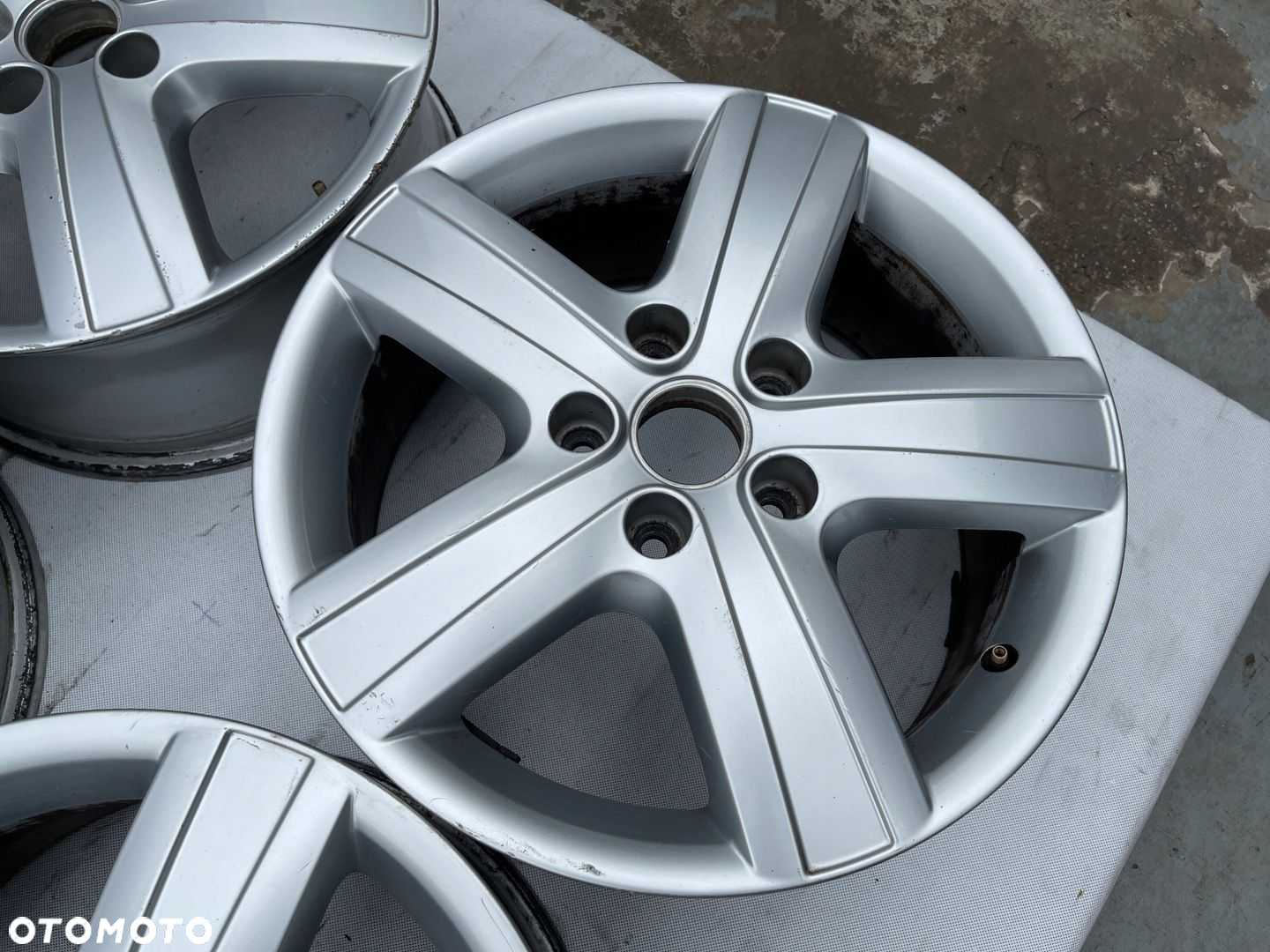Felgi VW Volkswagen T5 T6 Amarok 7J 17" ET55 365 - 7