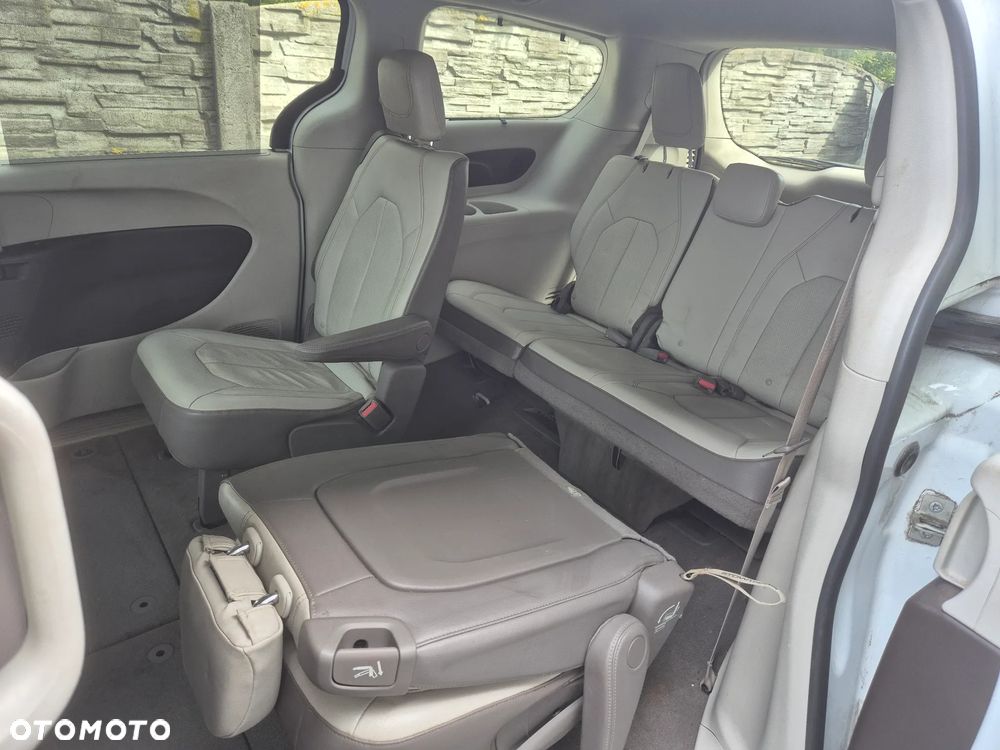 Chrysler Pacifica - 6