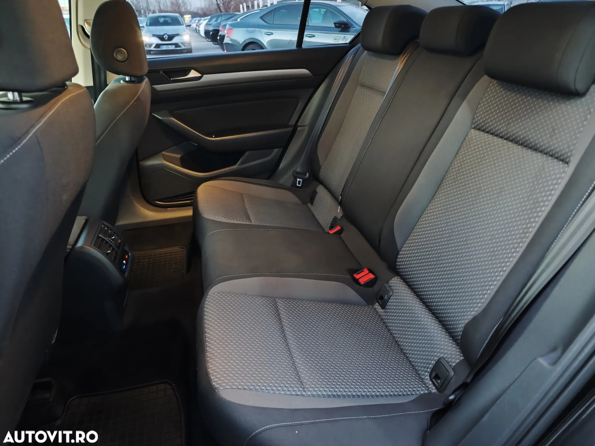 Volkswagen Passat - 24