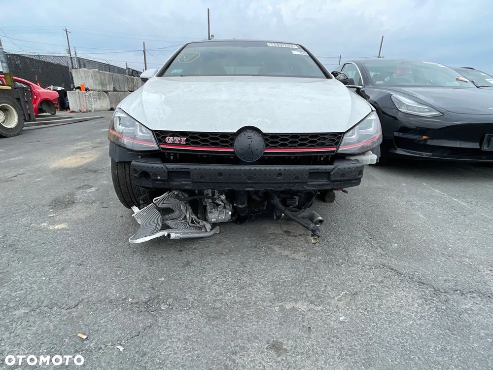 Volkswagen Golf - 5