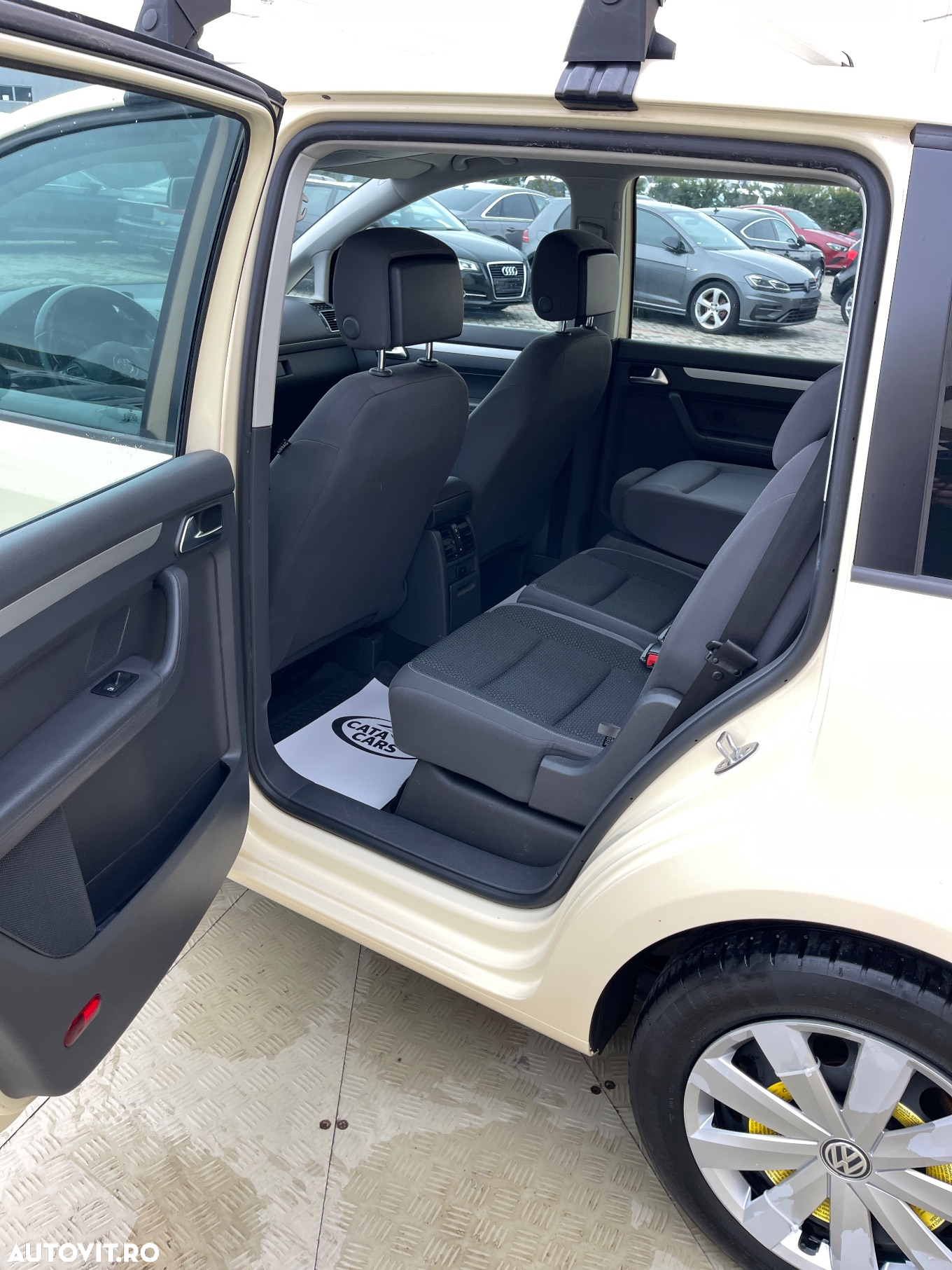 Volkswagen Touran 2.0 TDI DSG Comfortline - 28