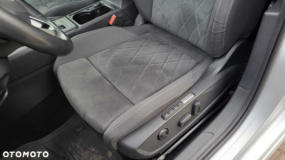 Volkswagen Golf Variant - 10