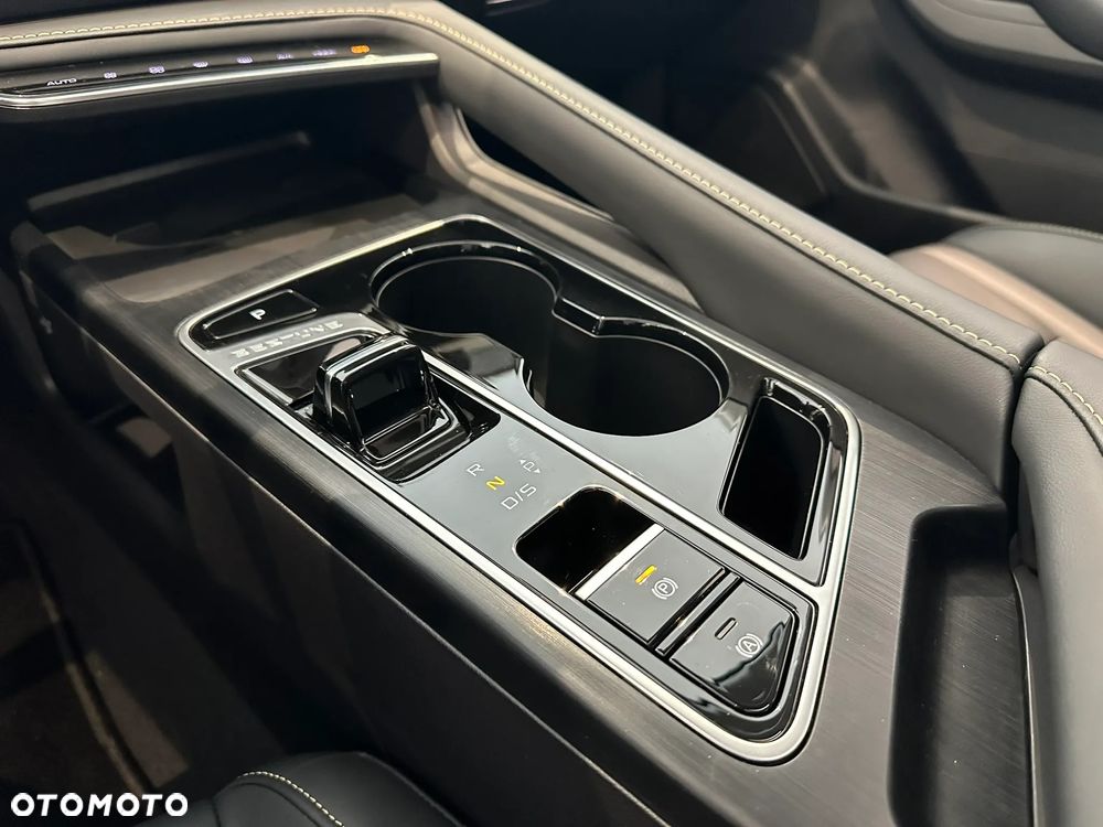 Bestune B70 2.0T Elegance - 24