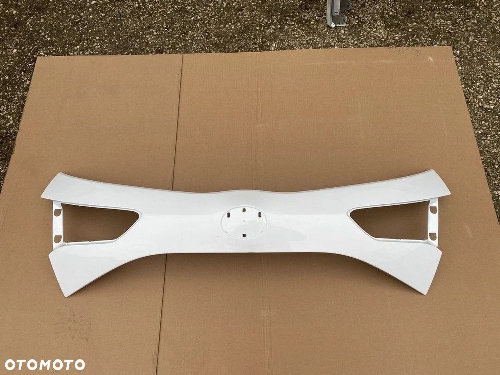 BLENDA LISTWA NA TYLNA KLAPĘ TOYOTA YARIS III LIFT 17- 76811-0DA30 - 1