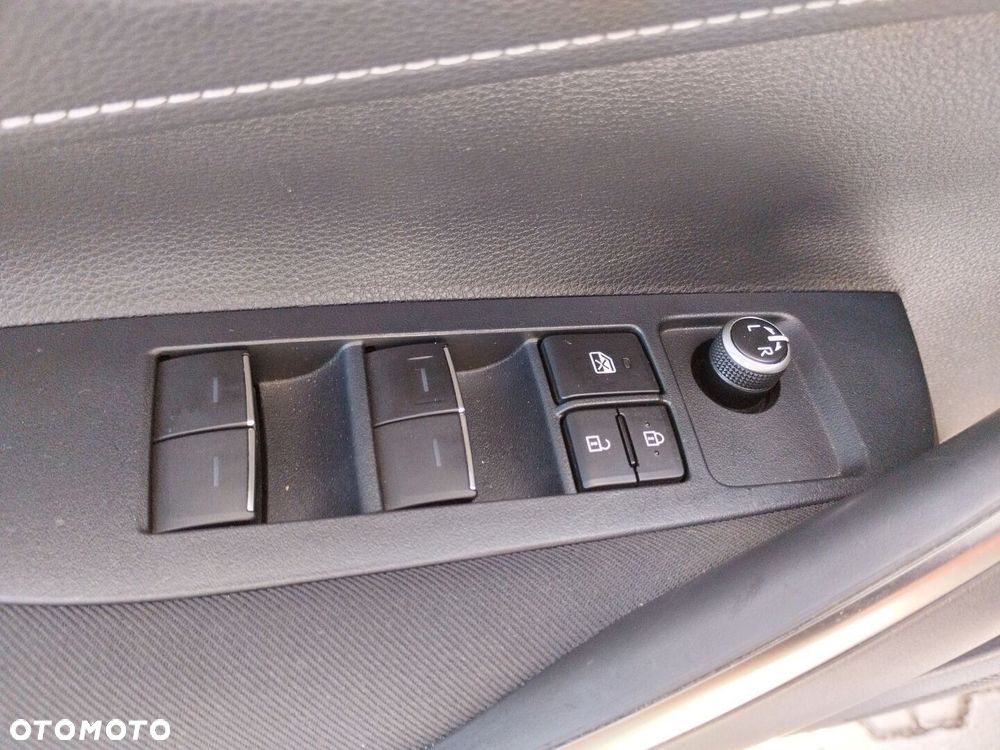 Toyota Corolla 2.0 Hybrid Comfort - 22