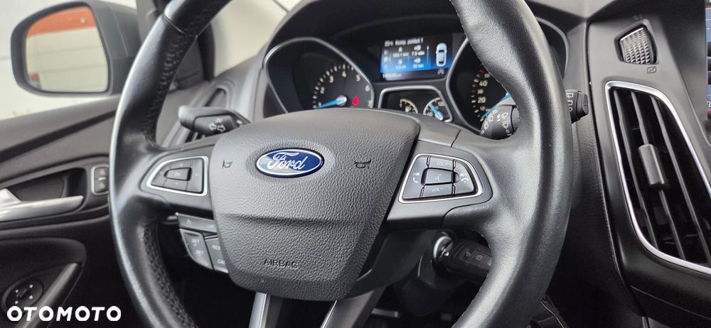 Ford Focus 1.0 EcoBoost Titanium - 36