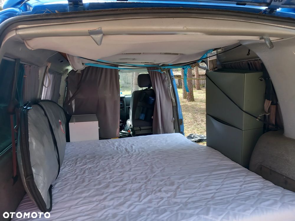 Volkswagen Multivan - 11