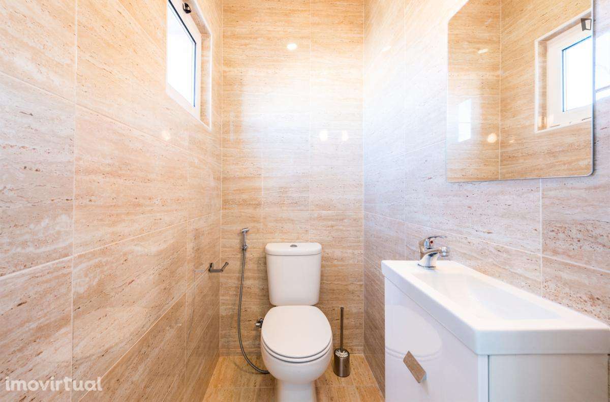 Quarto - localizado em Mouraria Lisbon - Grande imagem: 3/16