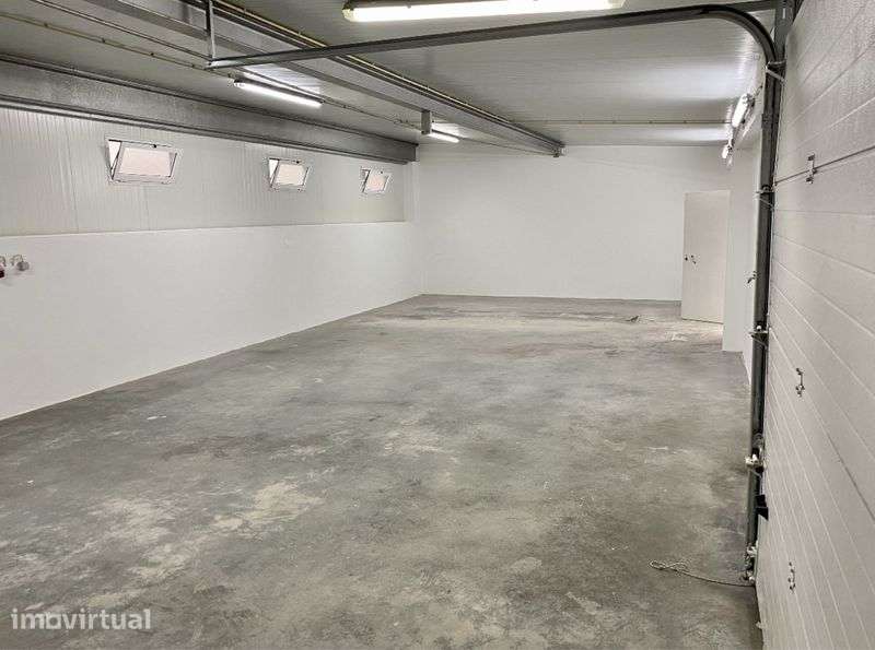Alugo armazém com 100m2 amplo com WC - Grande imagem: 2/5