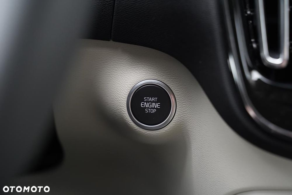 Volvo XC 40 B3 Plus Dark - 16