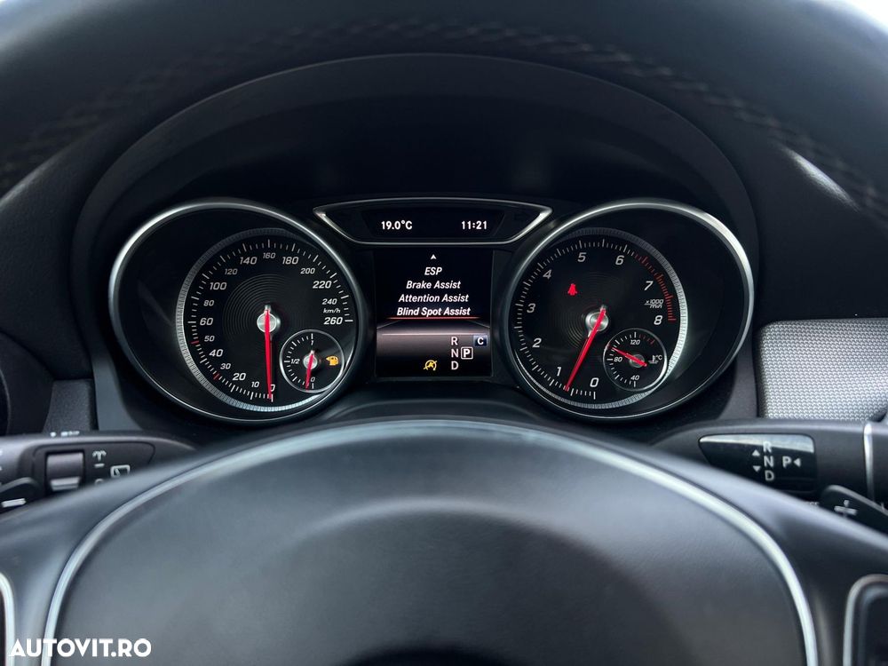 Mercedes-Benz GLA - 28