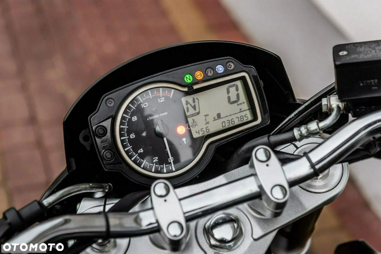 Suzuki GSR - 9