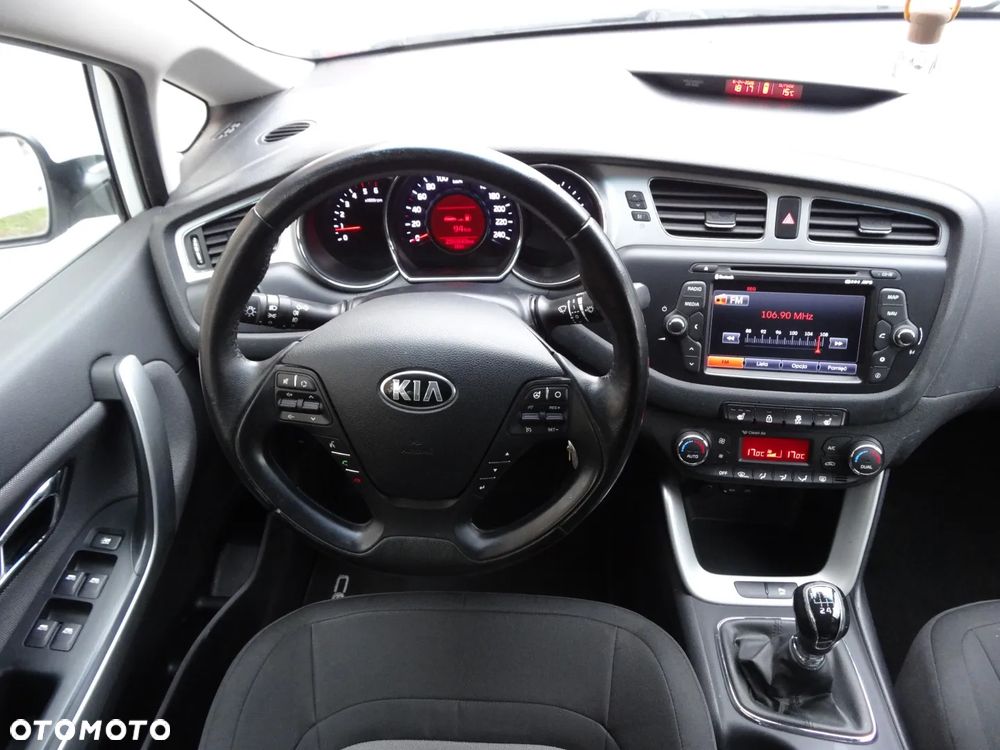 Kia Ceed 1.6 CRDi 128 Dream-Team Edition - 19