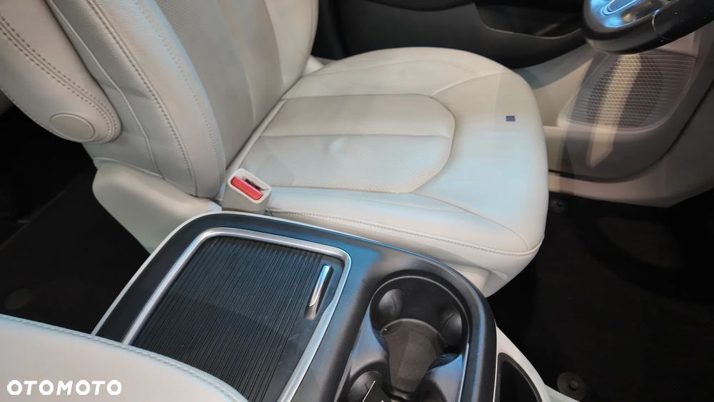 Chrysler Pacifica - 14