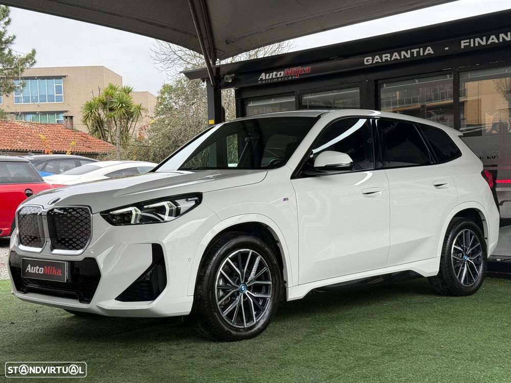 BMW iX1 eDrive20 Pack Desportivo M - 12