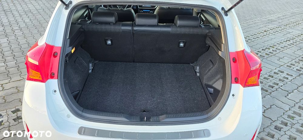 Toyota Auris 1.8 HSD Luna - 26