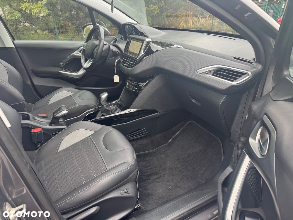 Peugeot 2008 1.2 Pure Tech Allure S&S - 8