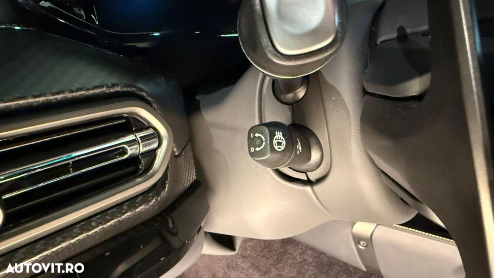 Aston Martin V8 Vantage - 24