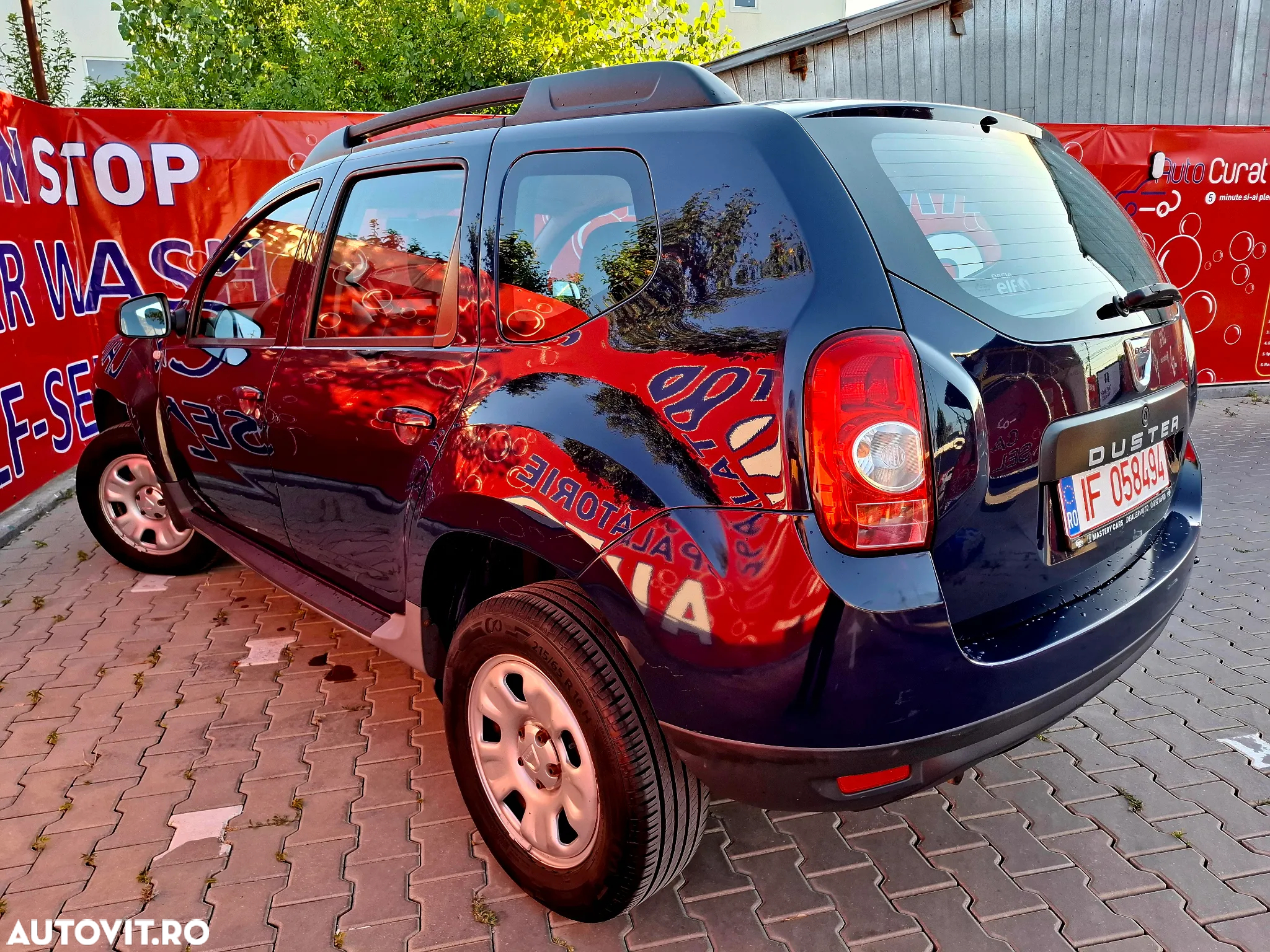 Dacia Duster 1.6 4x2 Laureate - 4