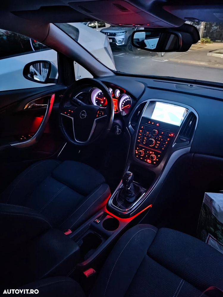 Opel Astra 2012 photo 4