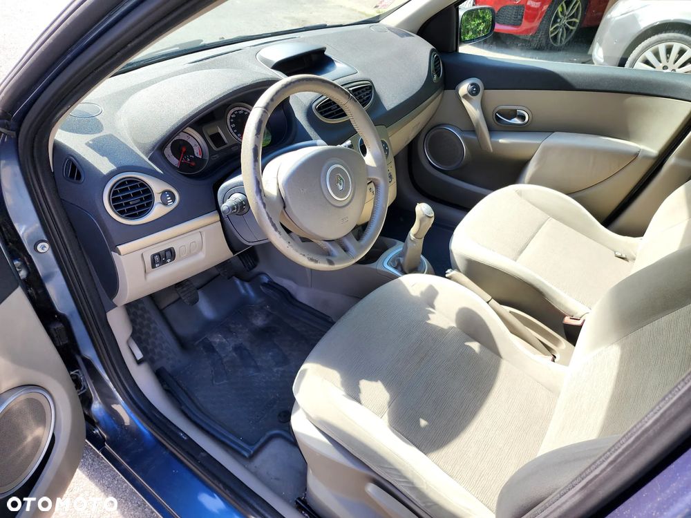 Renault Clio - 18