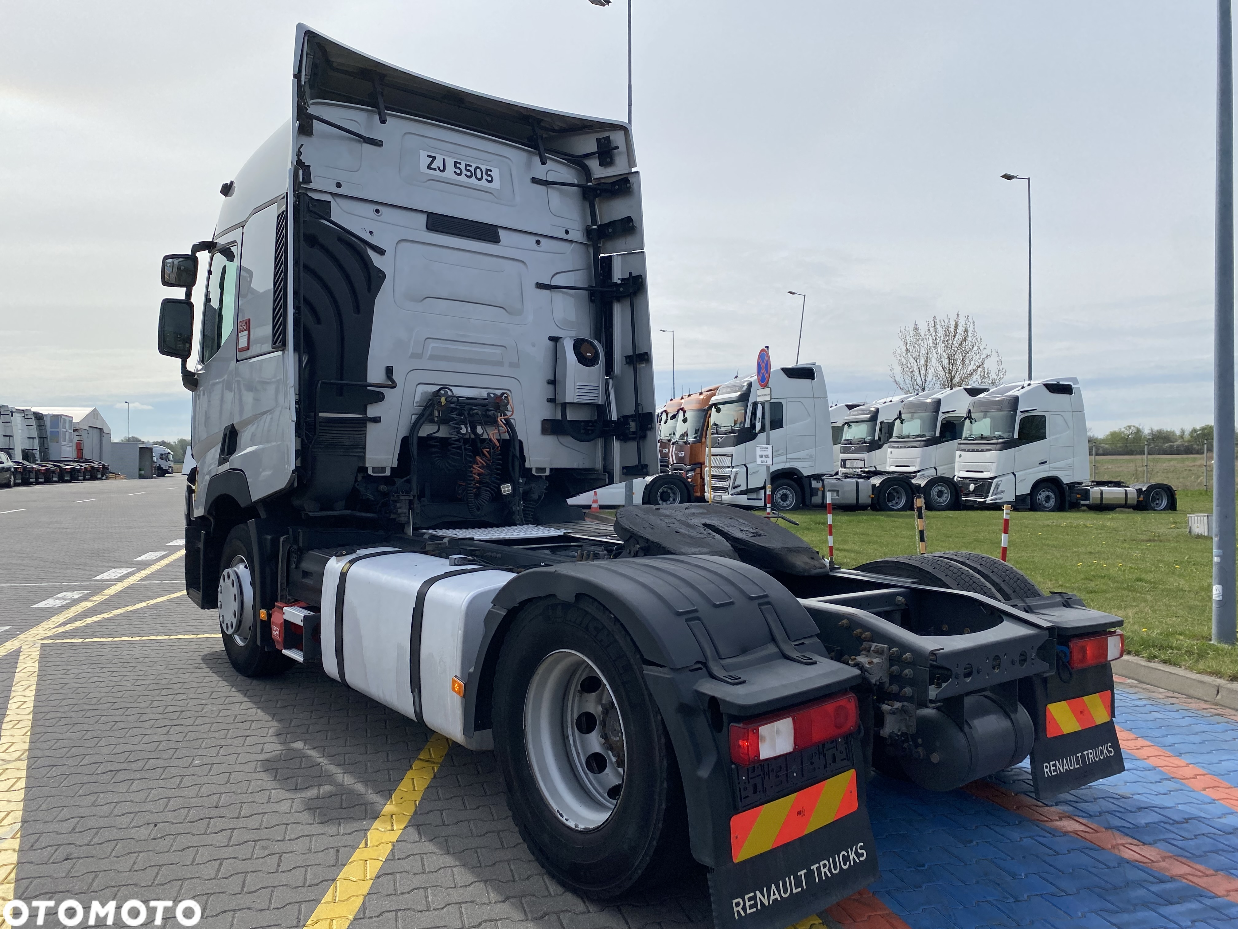 Renault T440 Sleeper Cab - 4