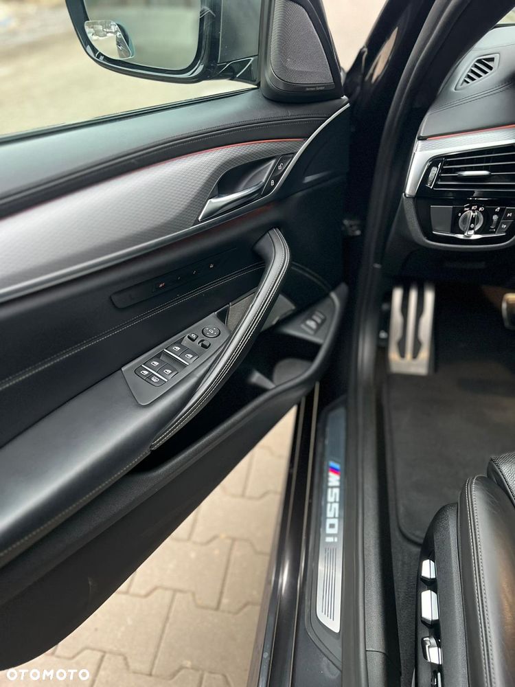 BMW Seria 5 M550i xDrive - 17