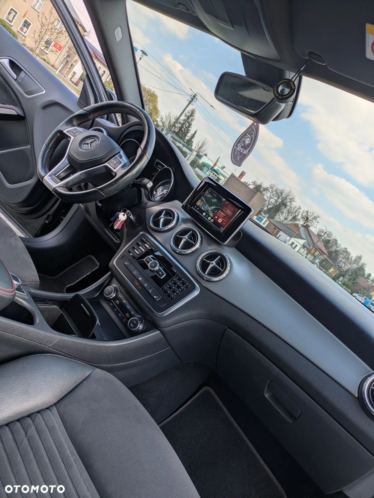 Mercedes-Benz GLA 200 7G-DCT AMG Line - 17