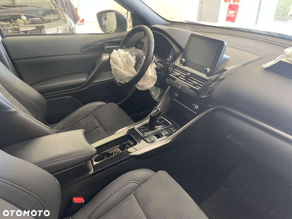 Mitsubishi Eclipse Cross 4WD Top - 12