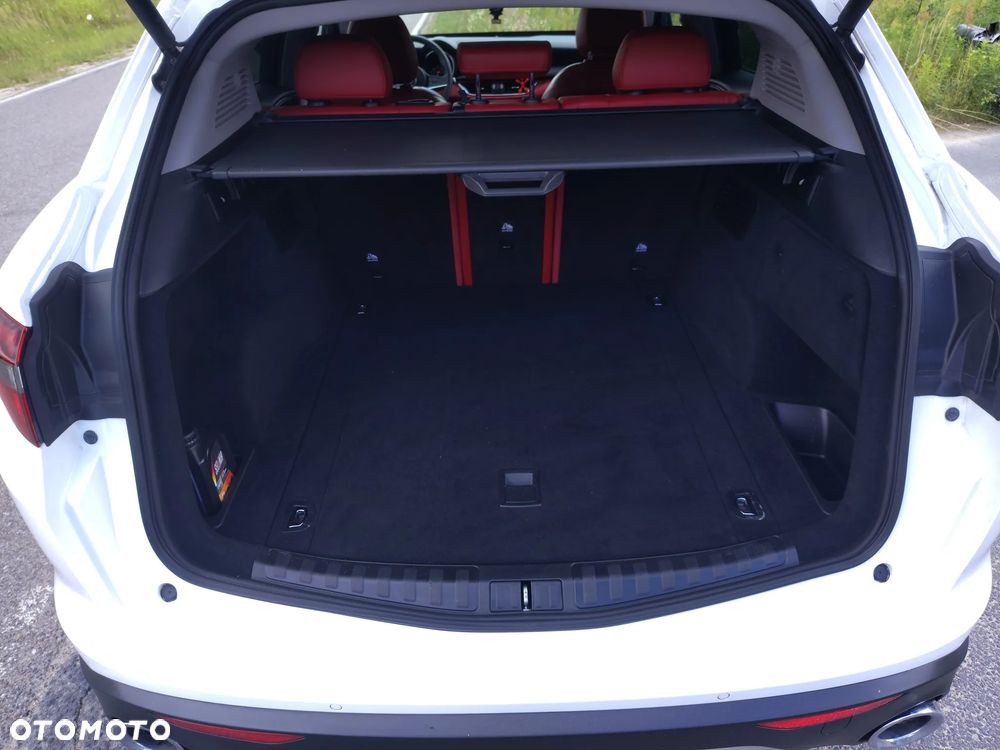 Alfa Romeo Stelvio - 11