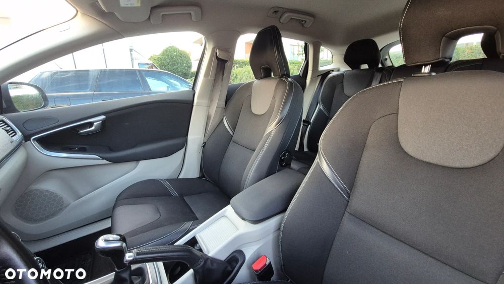 Volvo V40 T3 Drive-E Momentum - 8