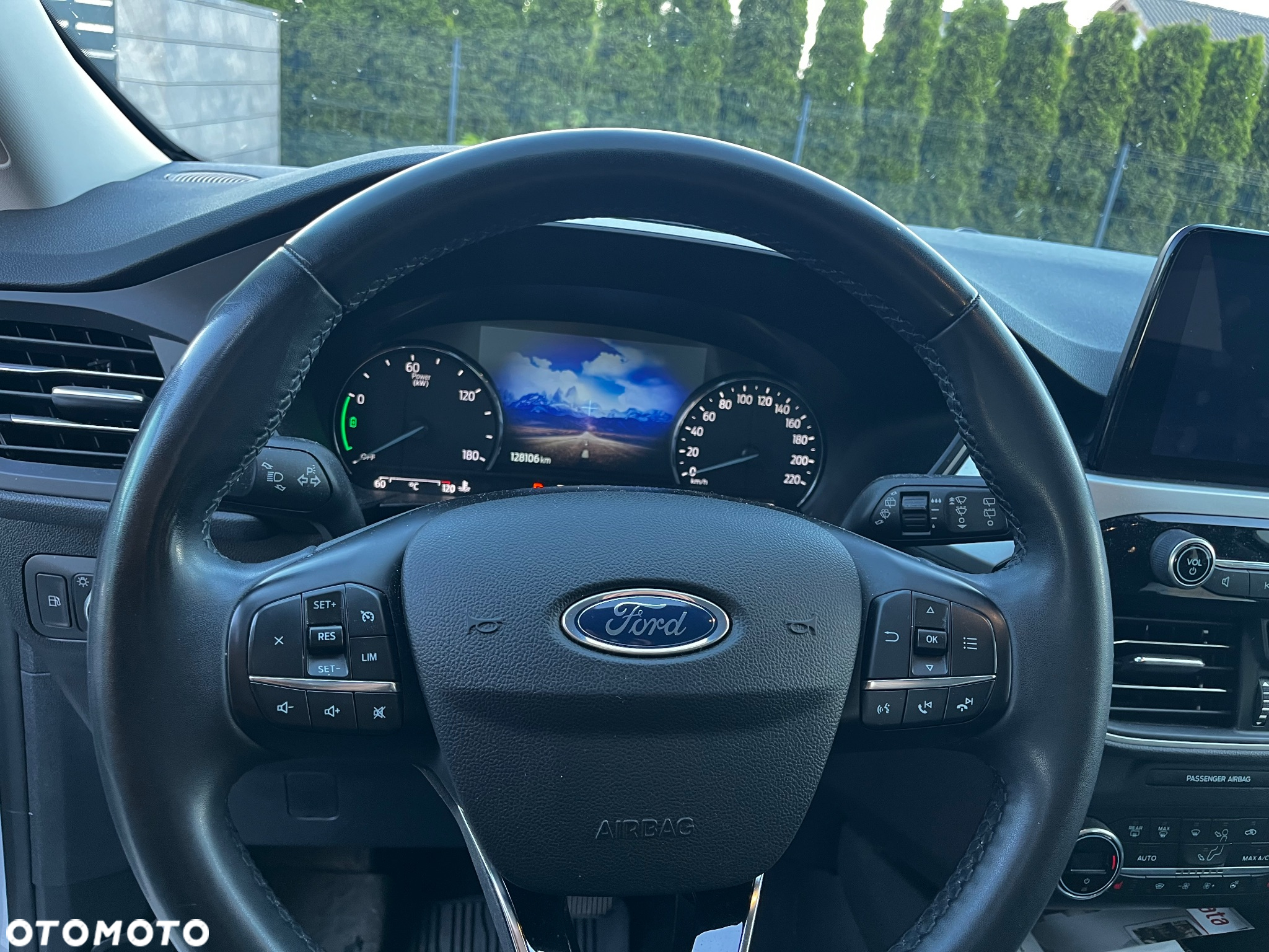 Ford Kuga - 12