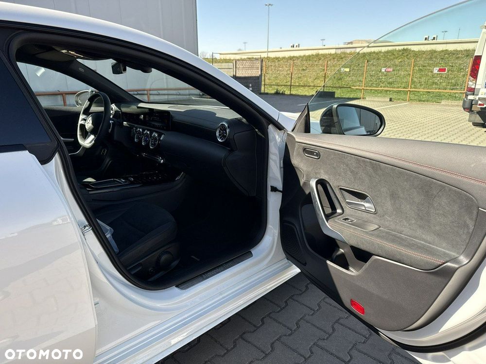 Mercedes-Benz CLA 200 mHEV AMG Line 7G-DCT - 19