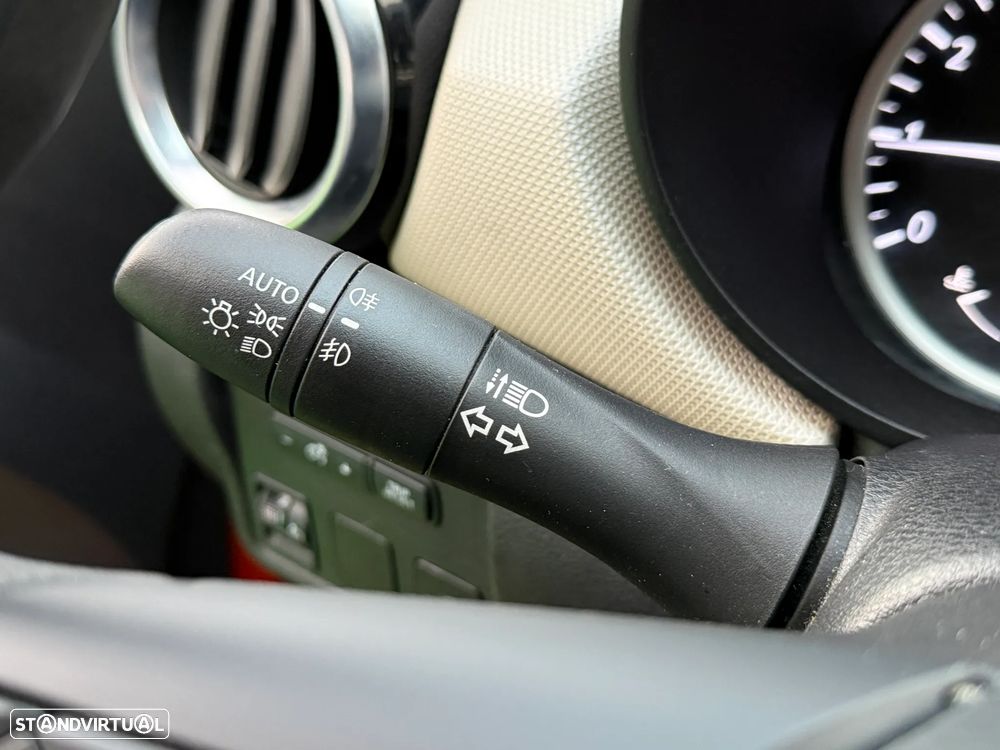 Nissan Micra 1.0 G Acenta - 29