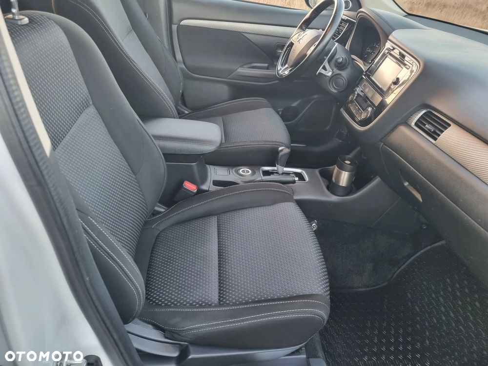 Mitsubishi Outlander 2.2 DI-D Intense + SDA 4WD - 12